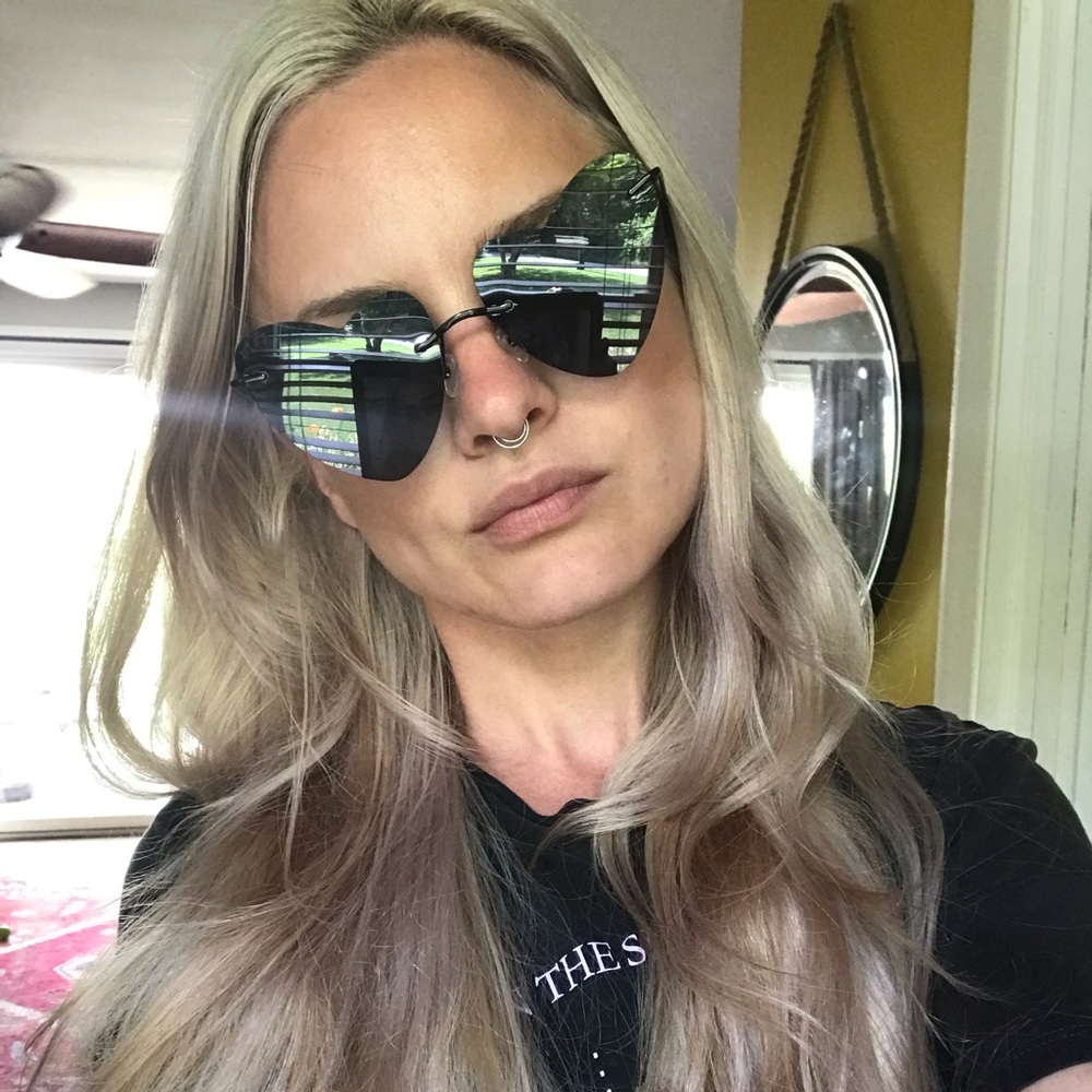 DIFF Eyewear REMY Heart shaped sunglasses in Black